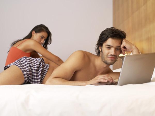 3 λόγοι που το ποpνο κάνει κακό στην σeξουαλική ζωή του ζευγαριού